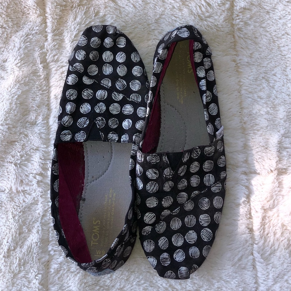 Women’s Toms slip ons size 9